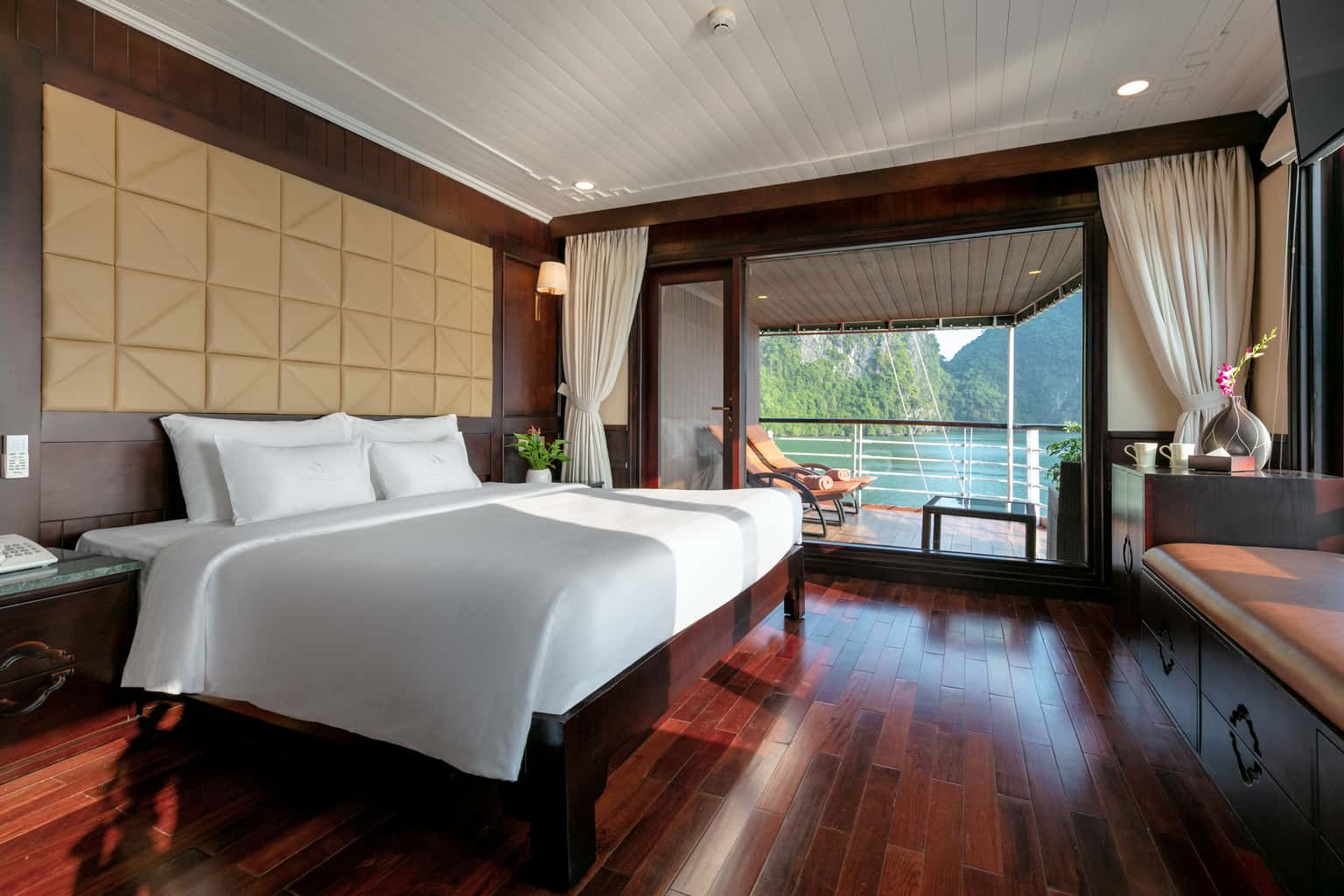 royal suite pelican classic pelican cruise ha long