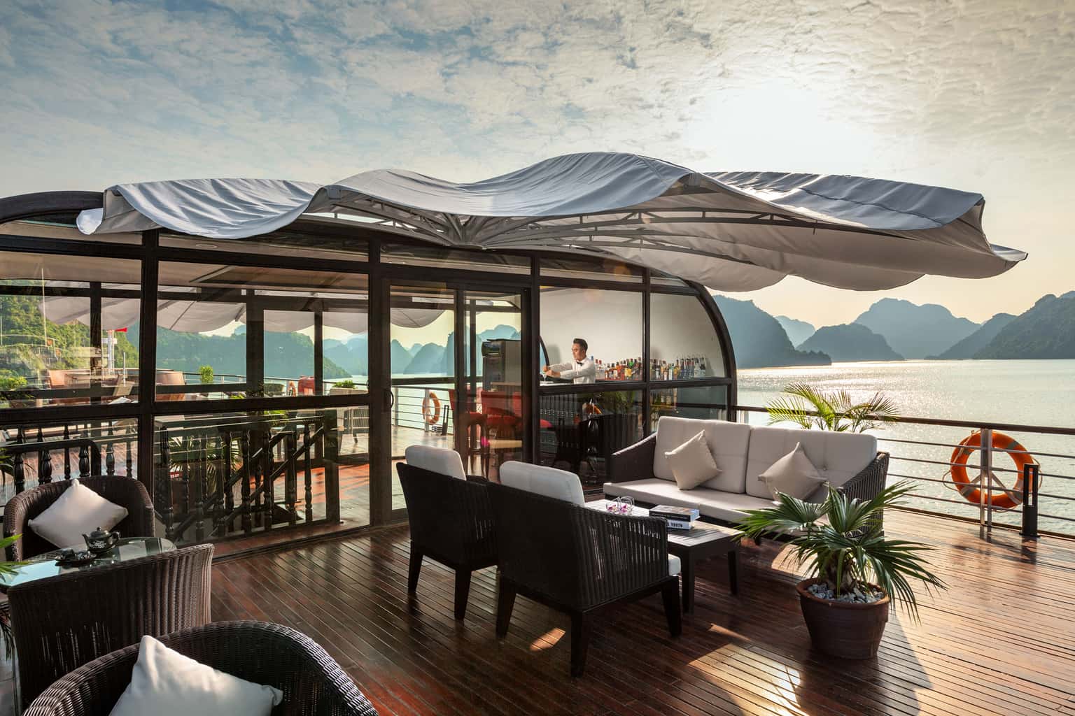 orchid preminum pelican cruise ha long 