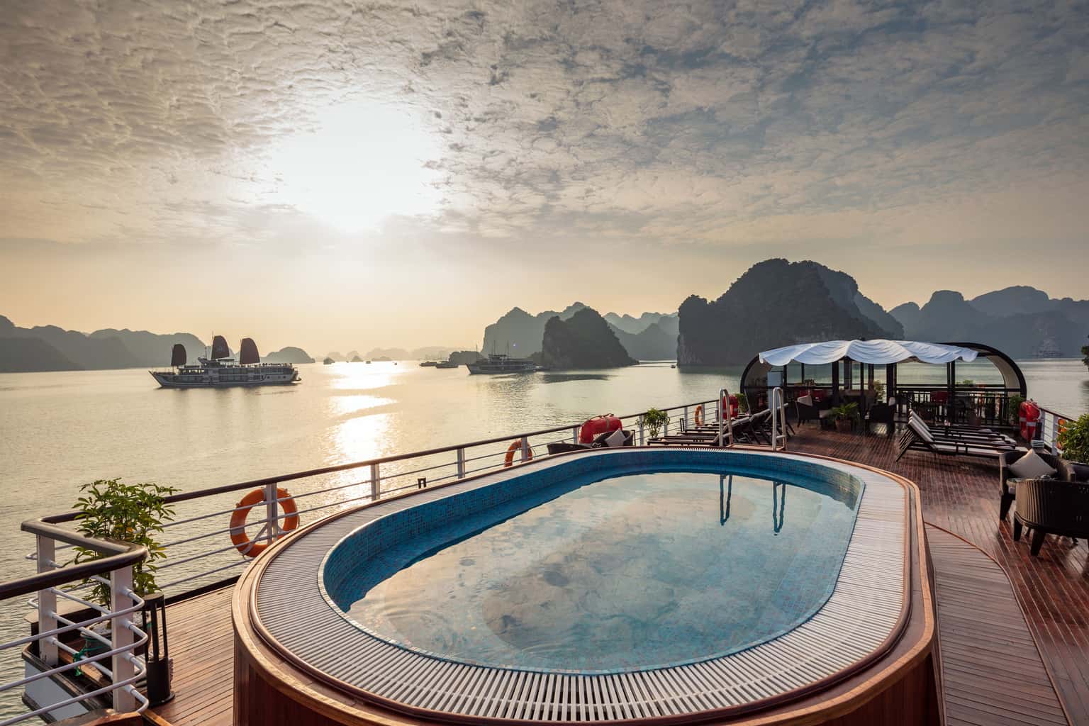 orchid preminum pelican cruise ha long 