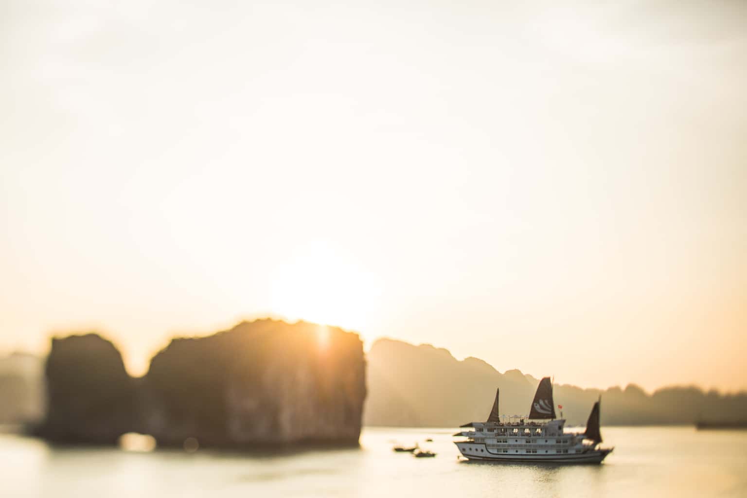 bhaya classic bhaya au co cruise ha long bay