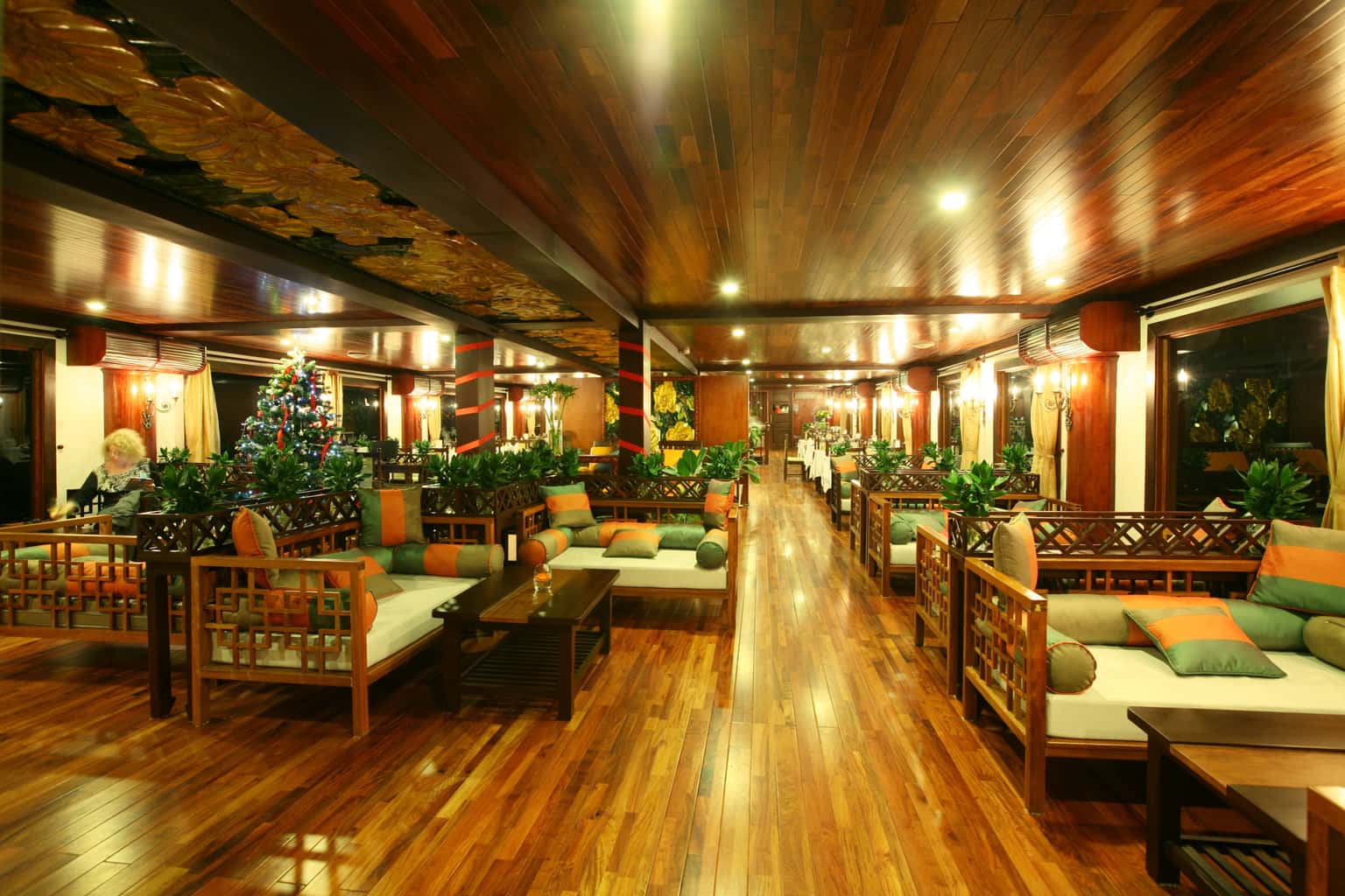indochina-sail-halong-indochina-sail-cruise-ha-long-bay 