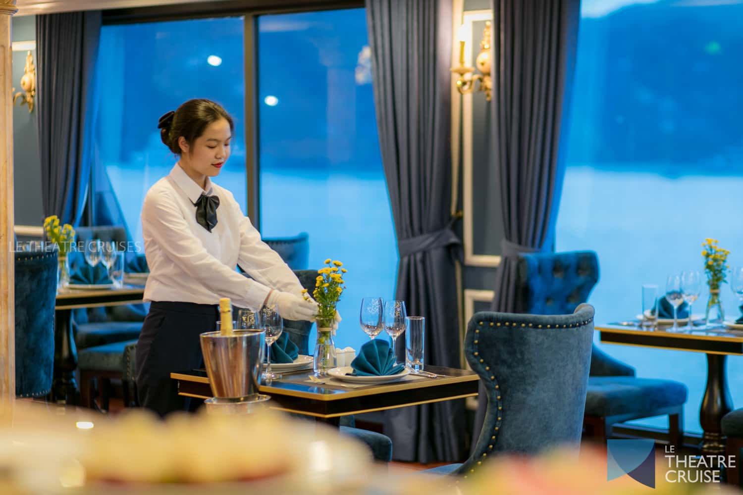 justfly le theatre cruise ha long