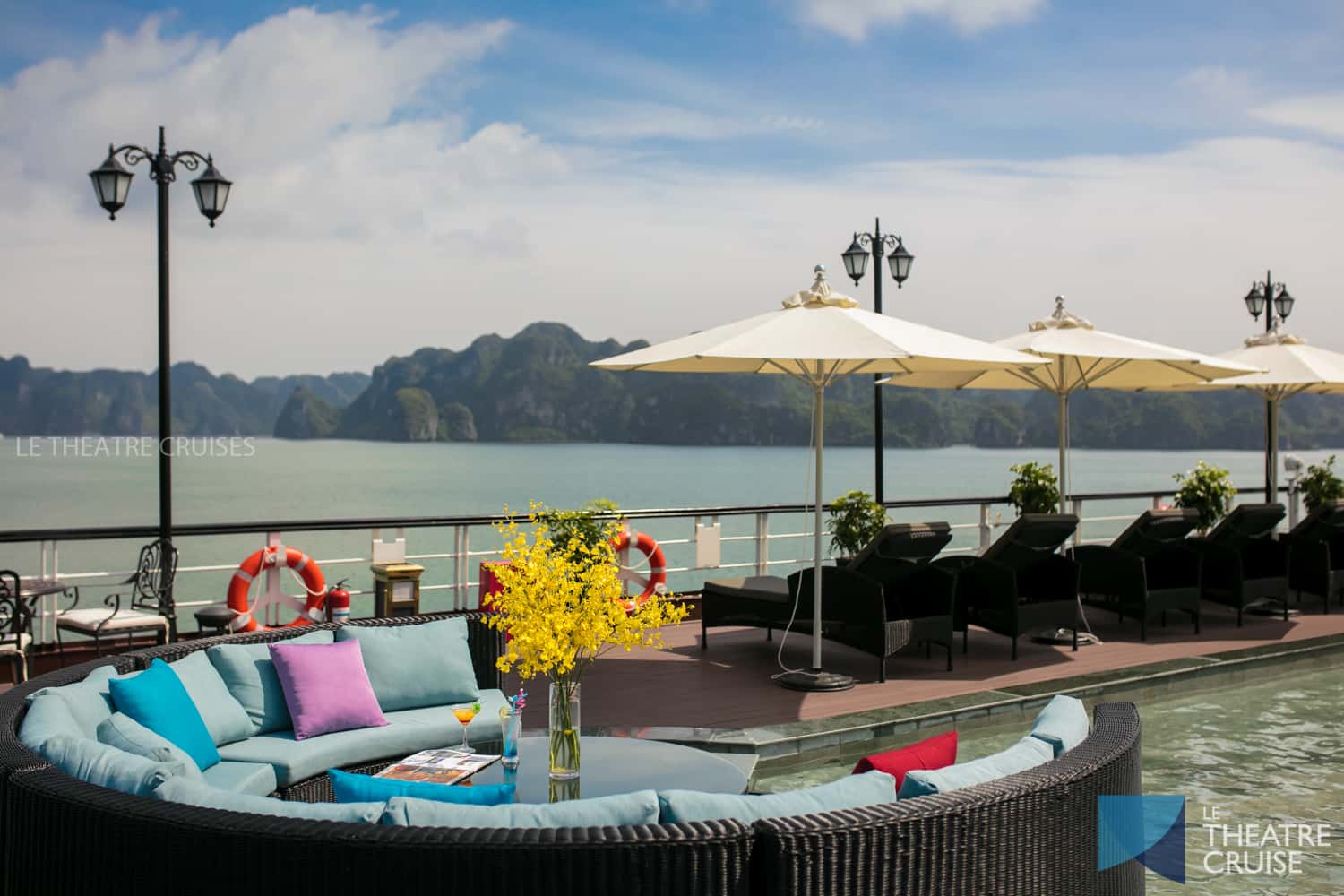 justfly le theatre cruise ha long