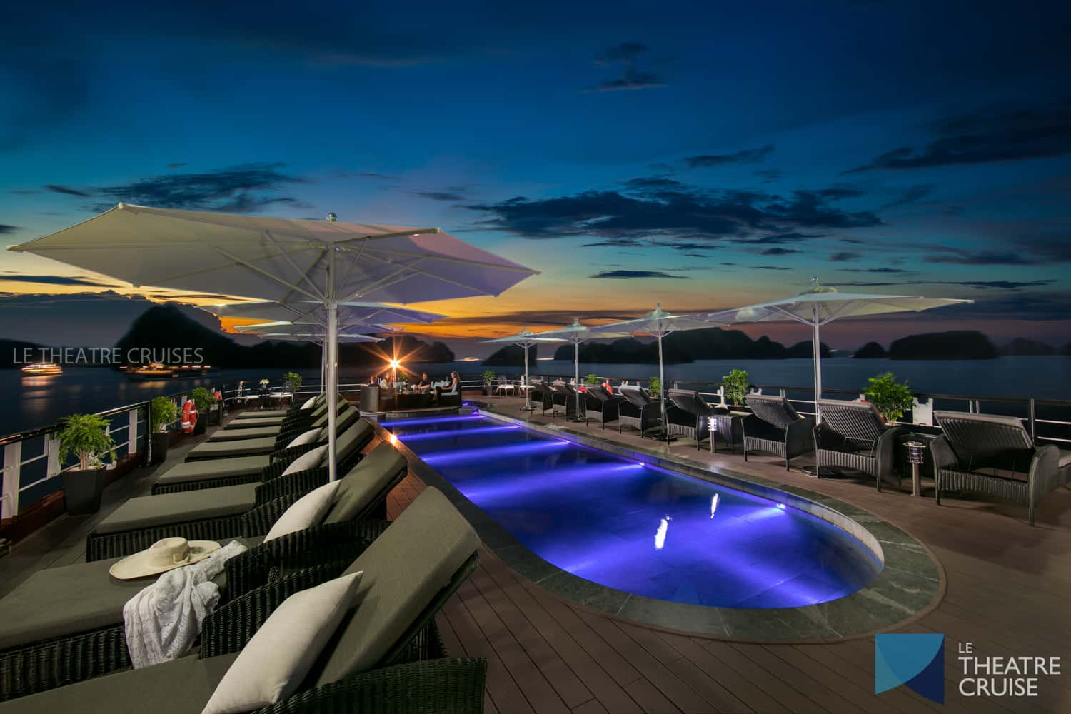 justfly le theatre cruise ha long
