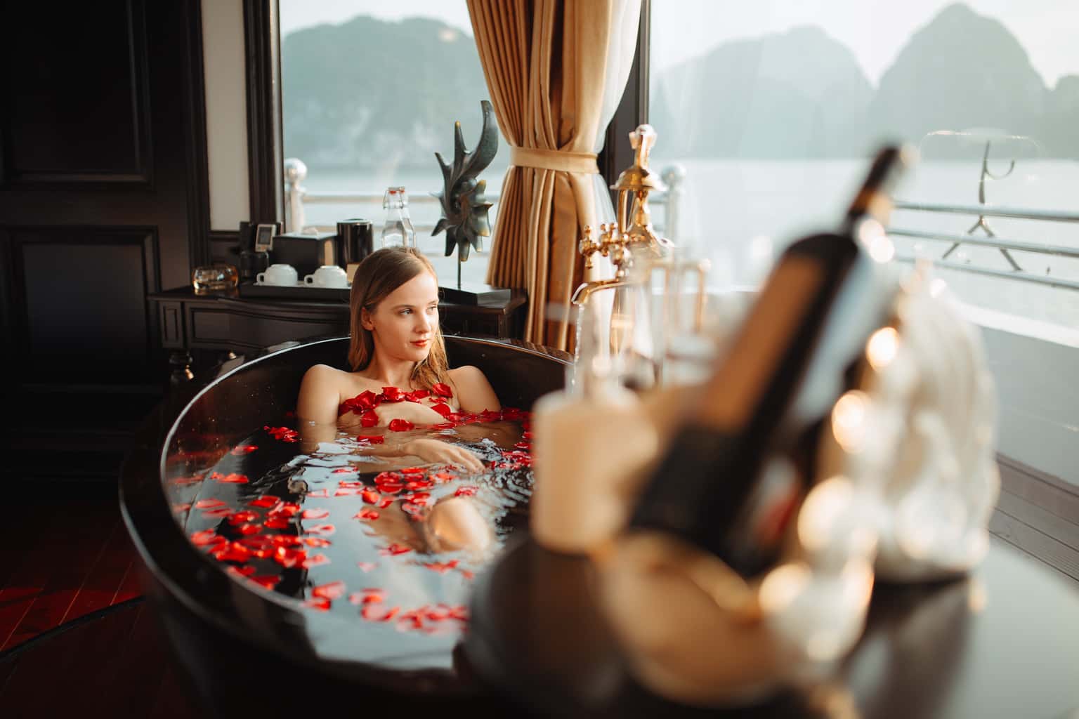 athena royal cruise ha long bay