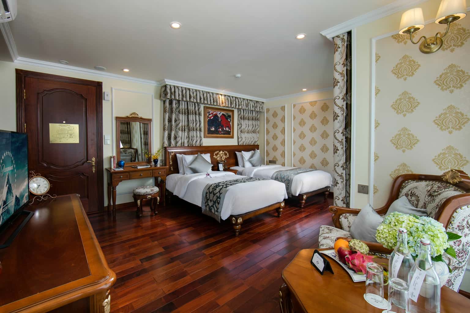 signature suite emperor cruise ha long bay