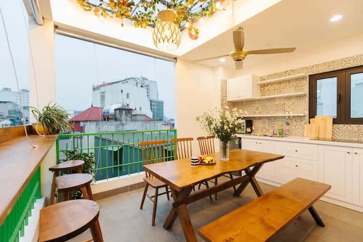 yellow room crane house hoan kiem ha noi 