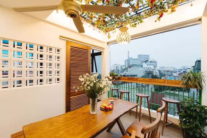 yellow room crane house hoan kiem ha noi 