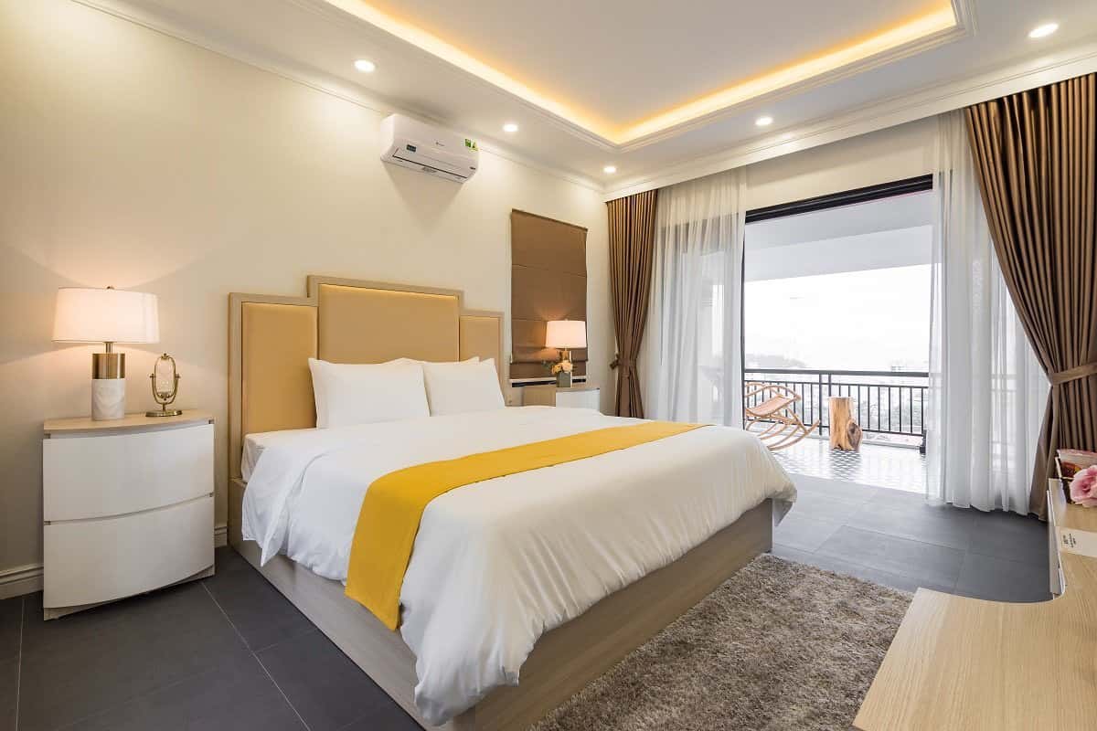 winter villa orestay ha long