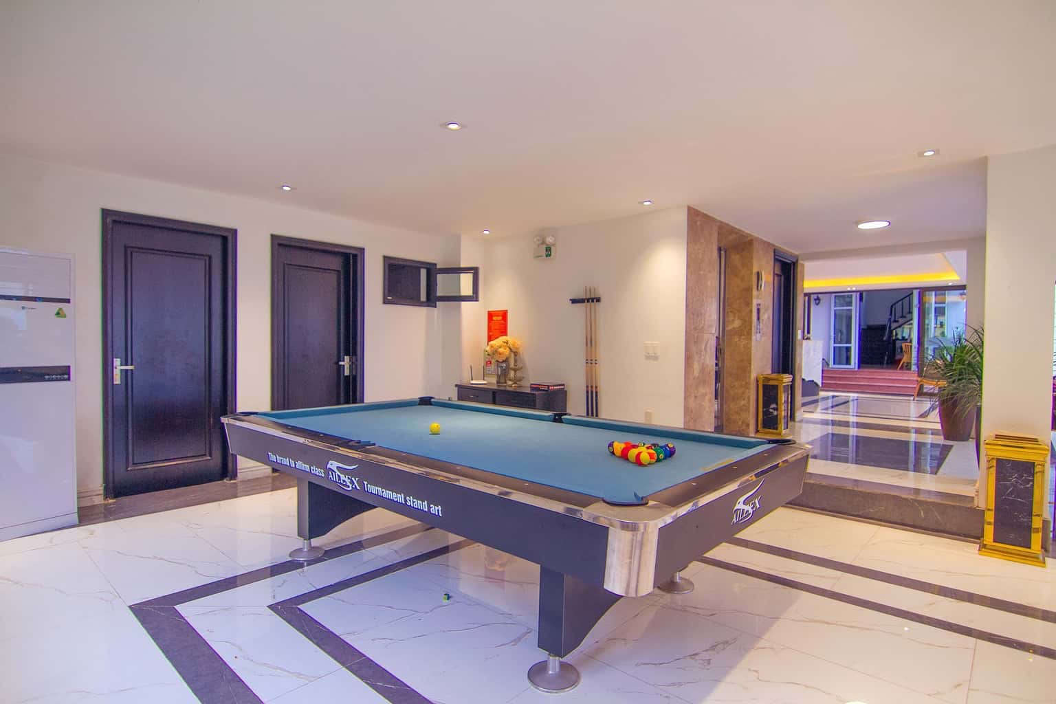 winter villa orestay ha long