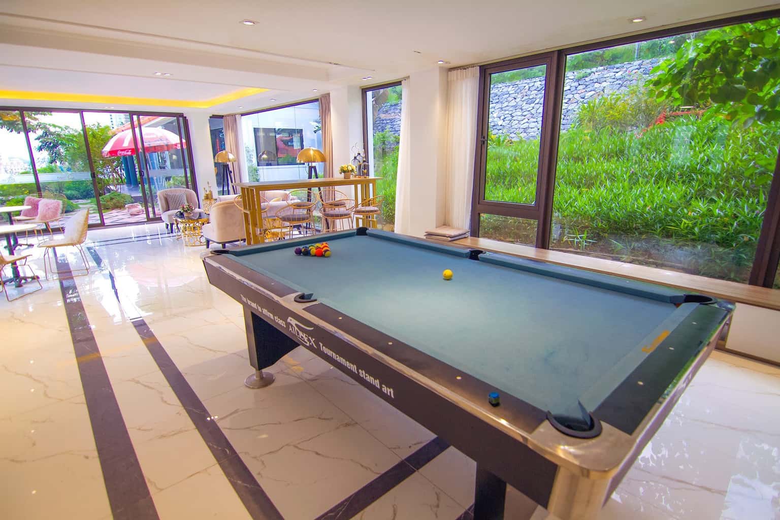 winter villa orestay ha long