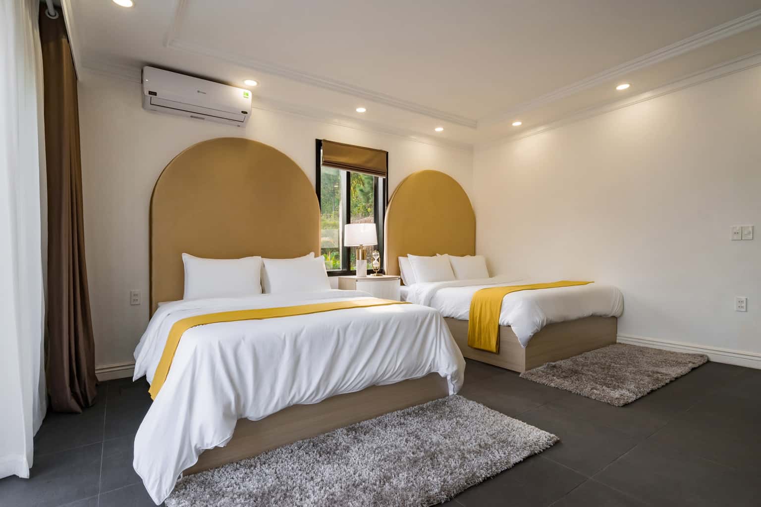 winter villa orestay ha long