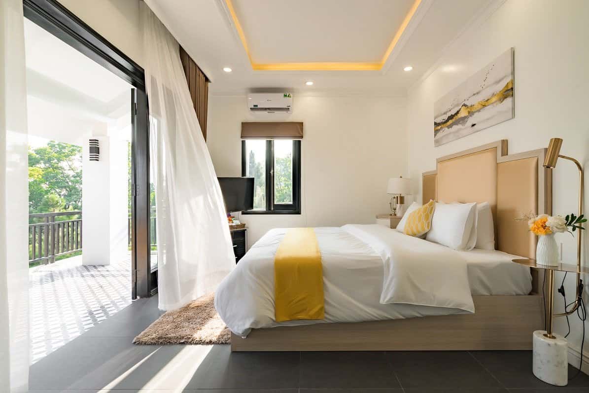 winter villa orestay ha long