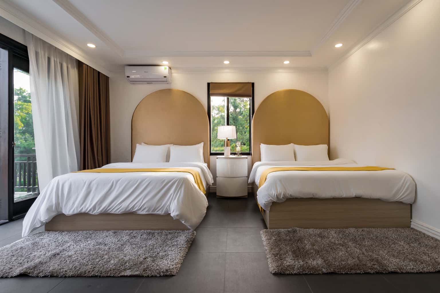 winter villa orestay ha long