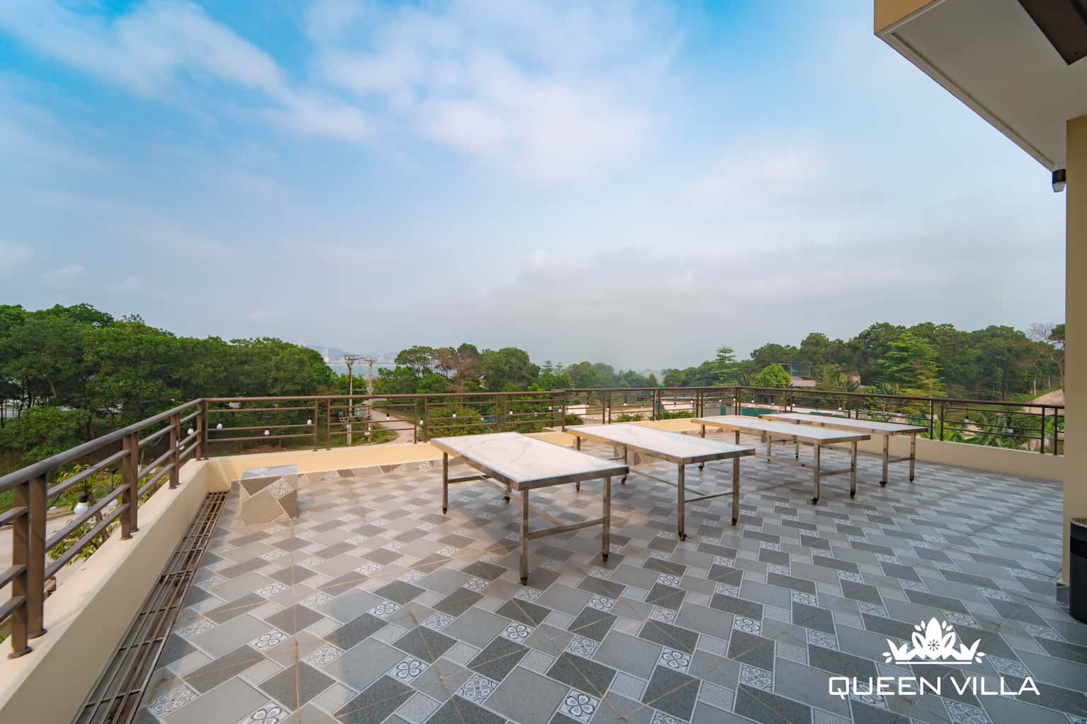 queen villa tuan chau ha long 