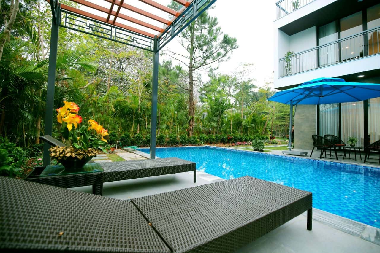 Ghế nằm bể bơi