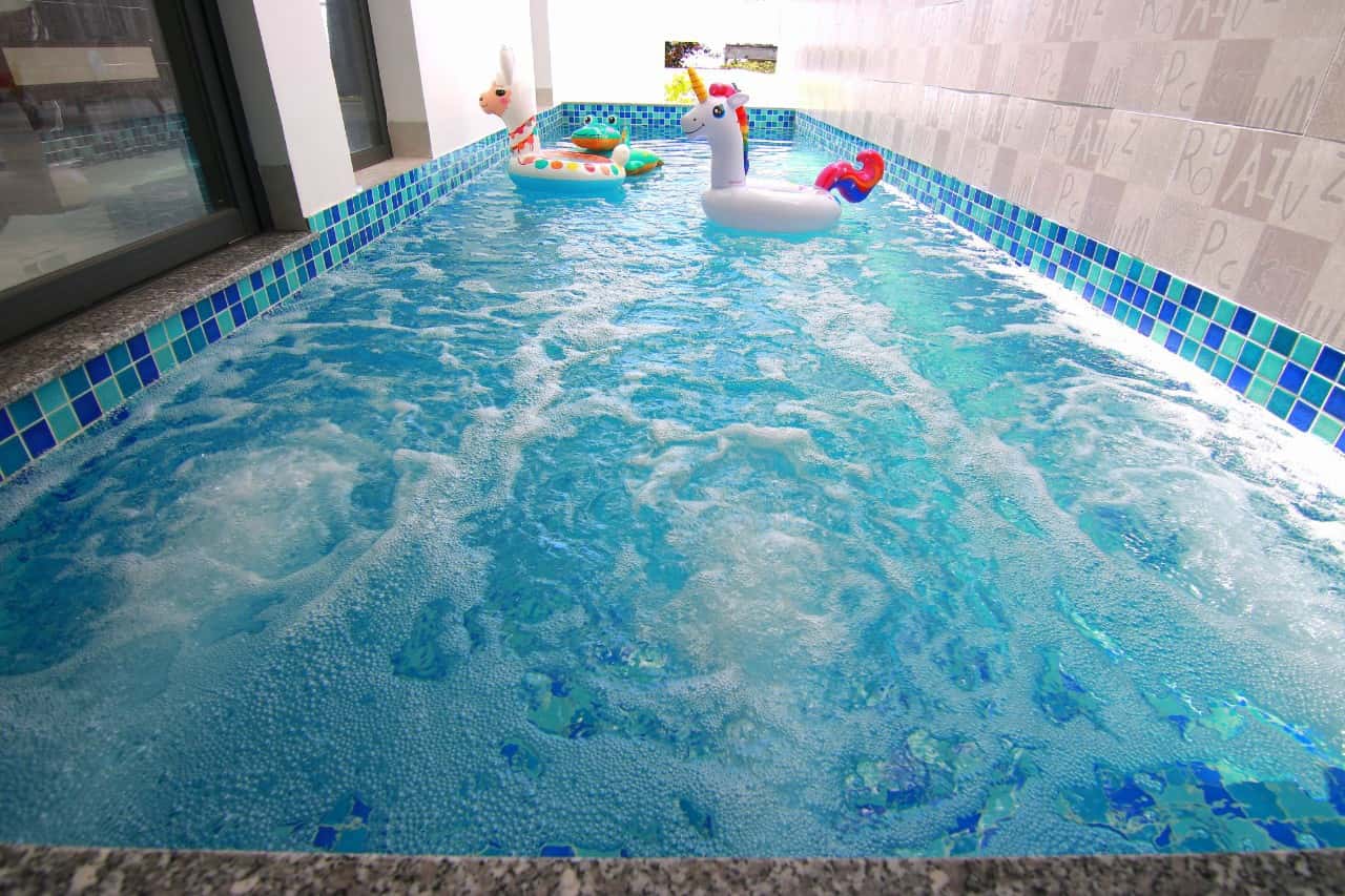 Bể bơi riêng 30m2