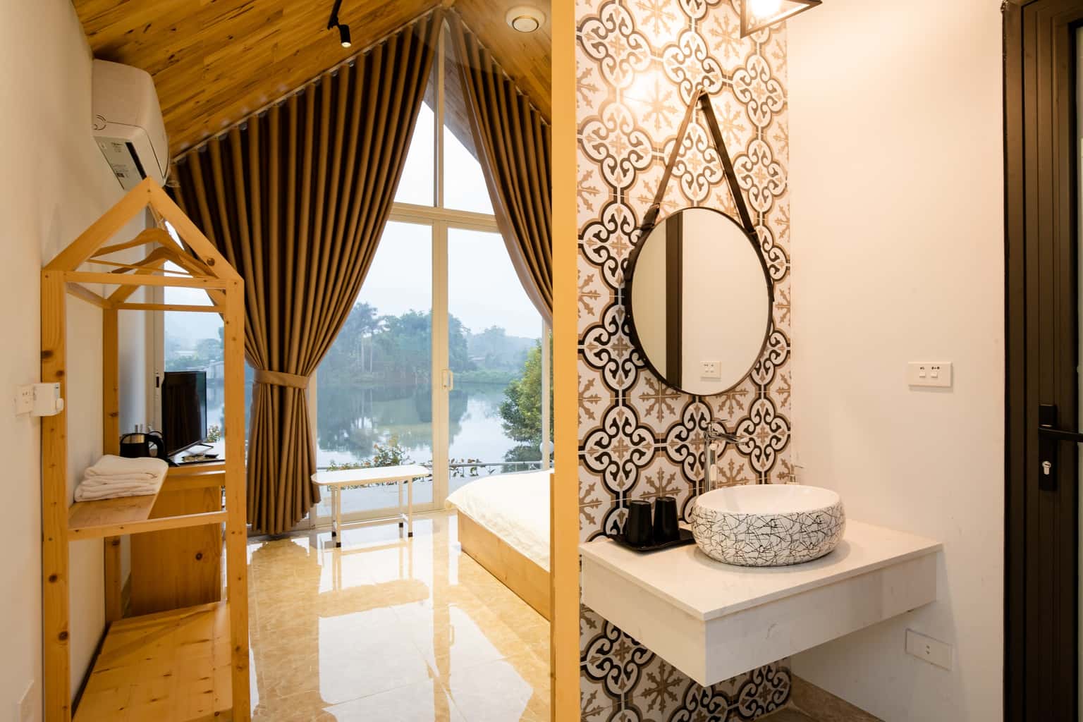Bungalow Nhật Nguyệt, Hoà bình — ảnh 5