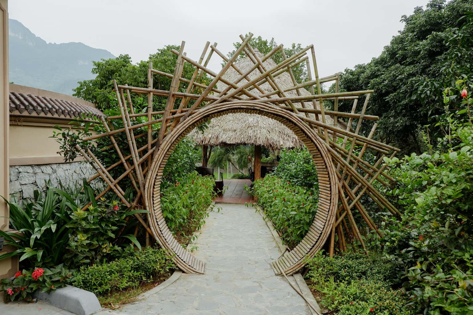 justfly moc tien bungalow hoa binh