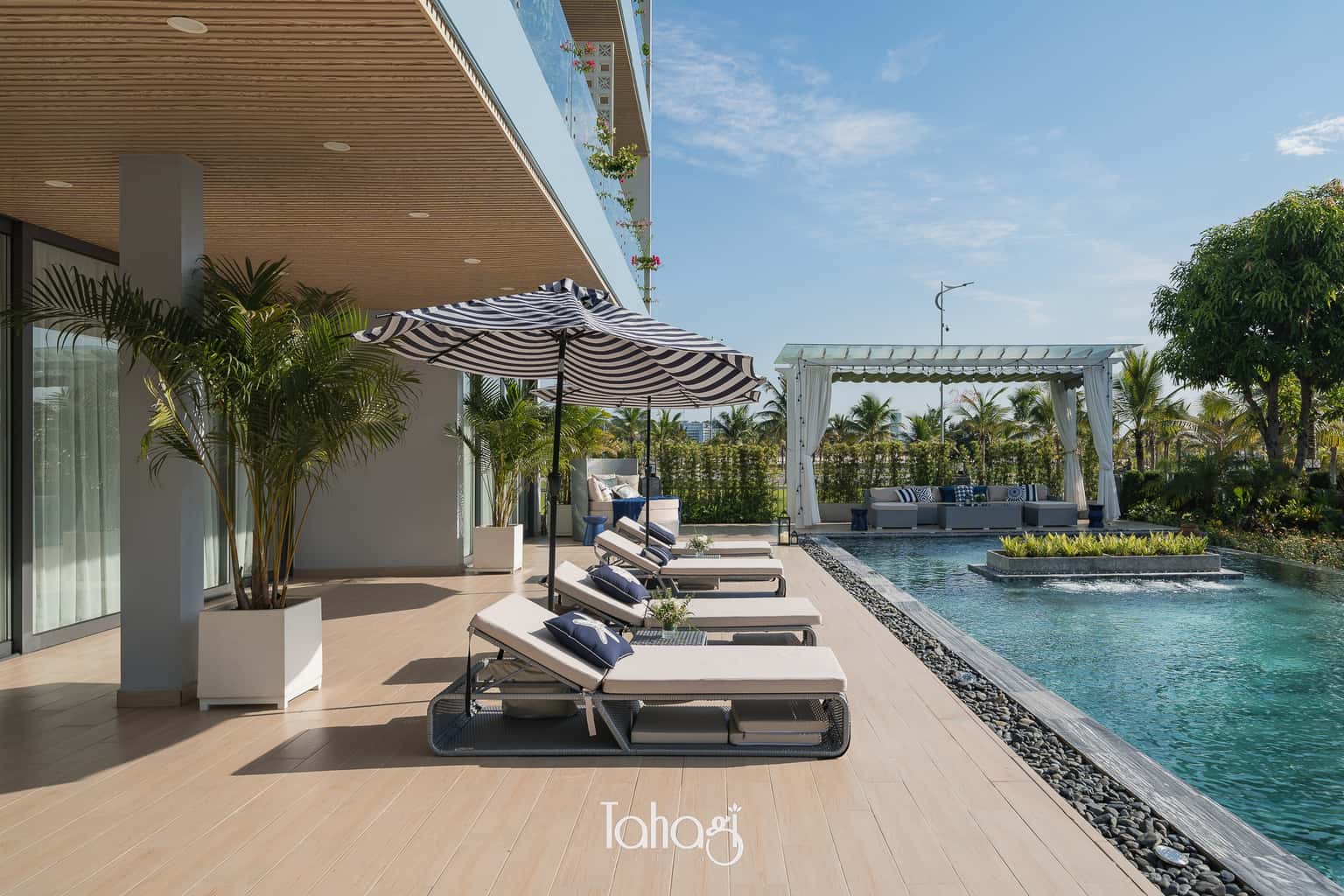 Pool loungers