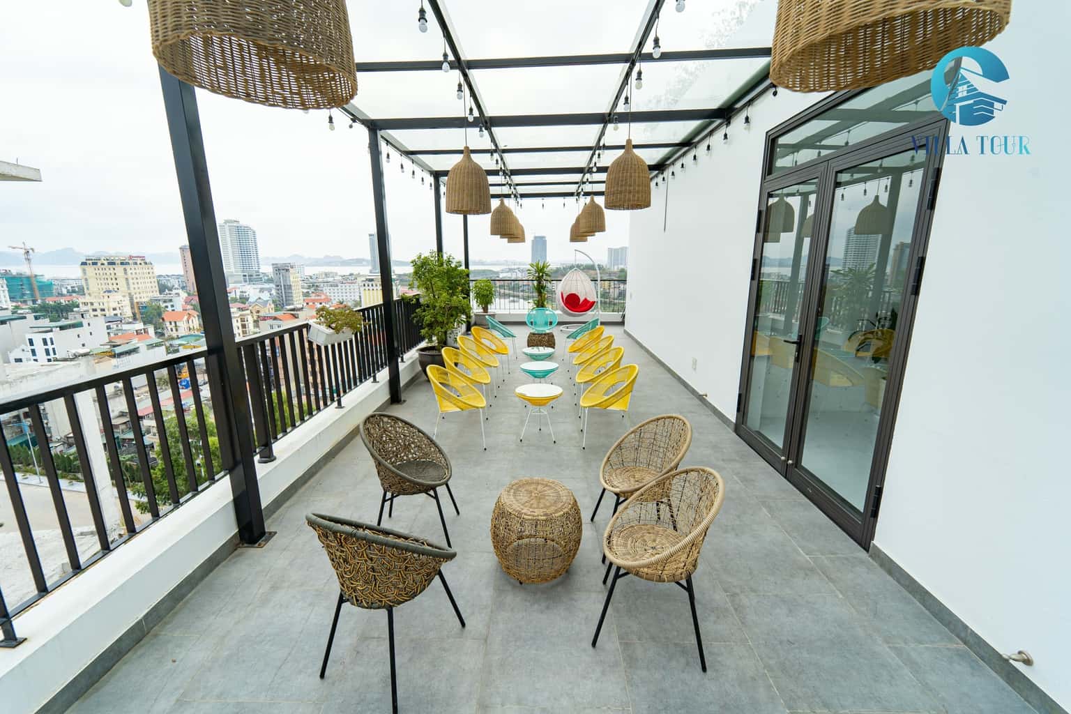 Fourth-floor café space