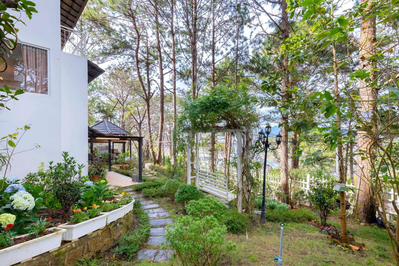 Sân vườn xanh mát 