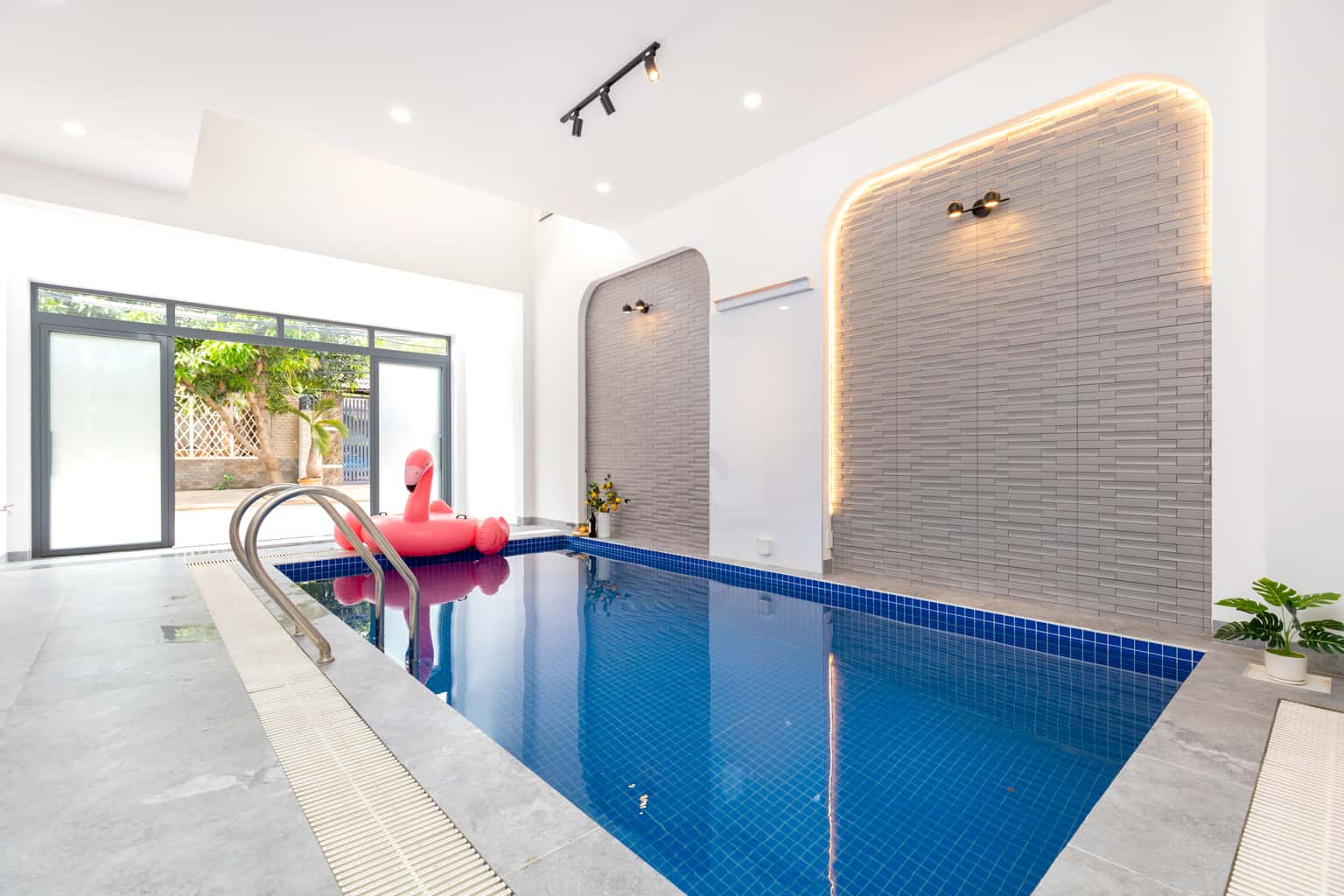 Bể bơi riêng 27m2