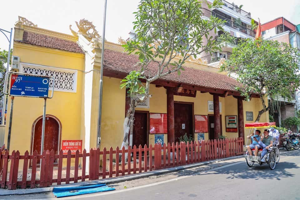 justfly den bach ma hanoi