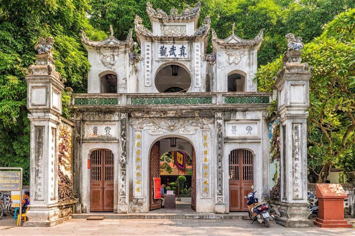 justfly den quan thanh hanoi