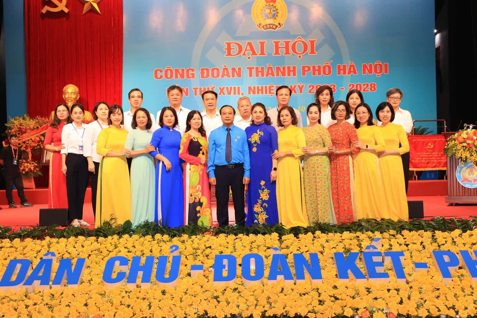 justfly cung van hoa lao dong huu nghi viet xo hanoi