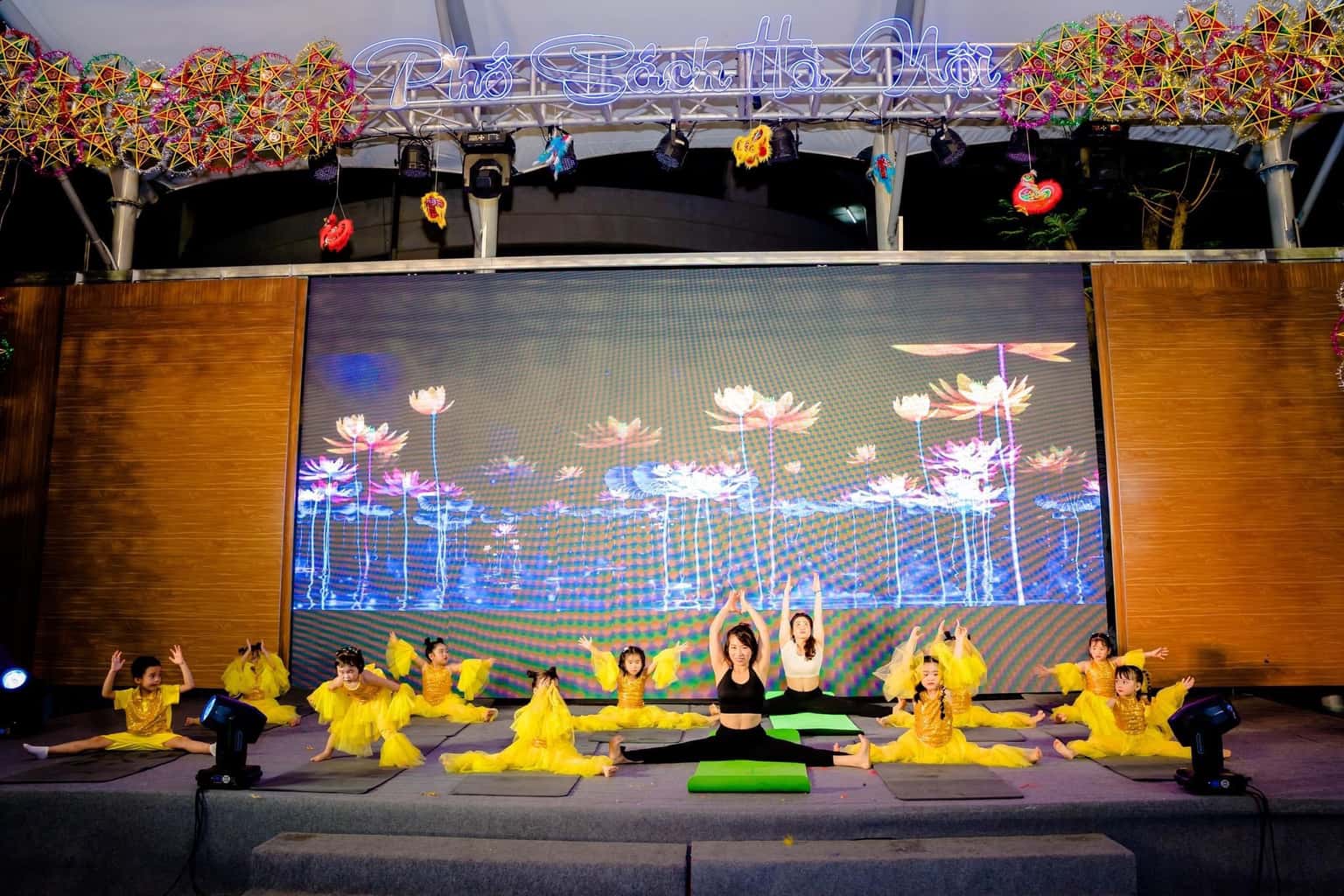 justfly cung van hoa lao dong huu nghi viet xo hanoi