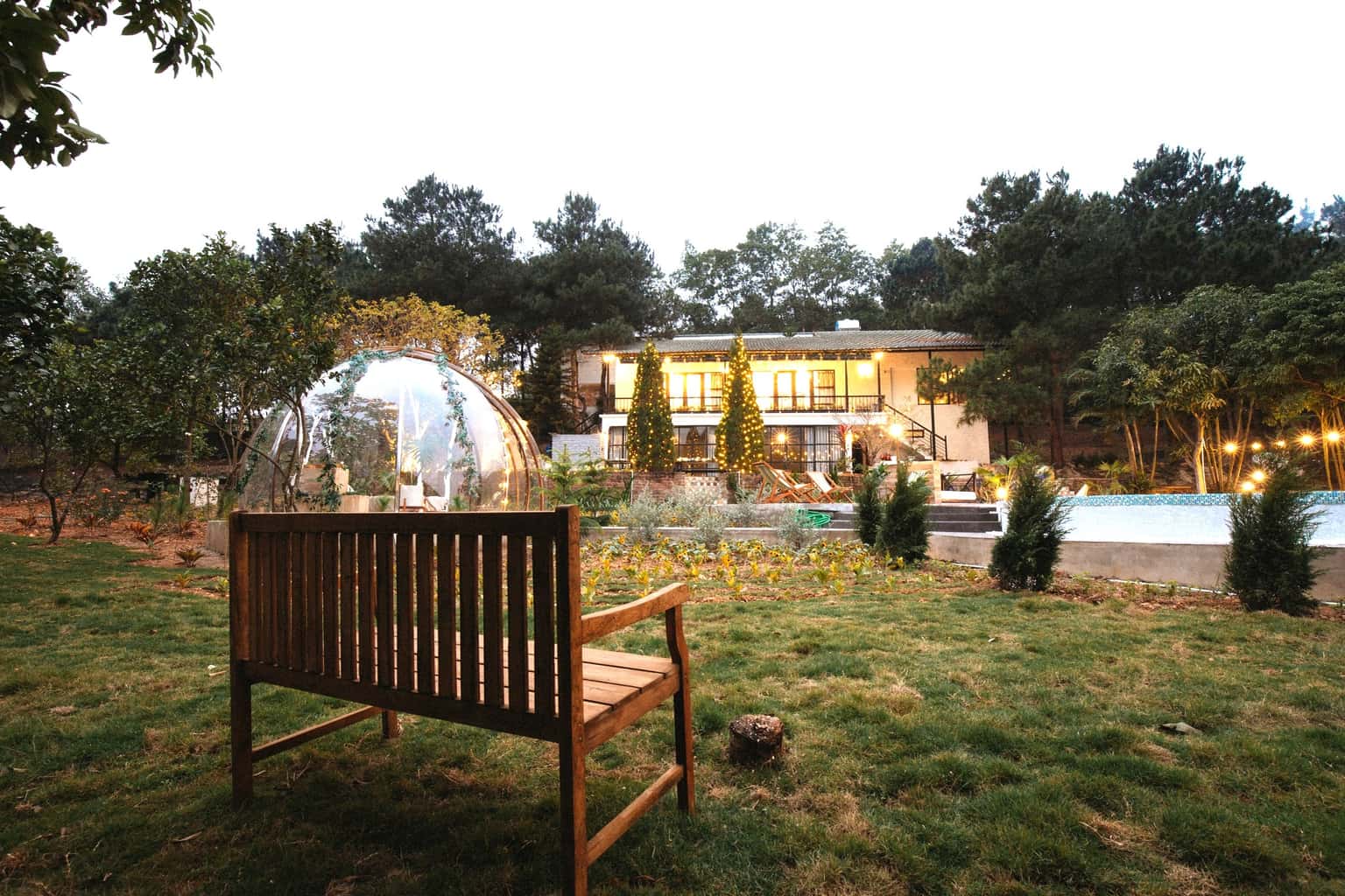 山丘上的小屋，Sóc Sơn () — 照片 1