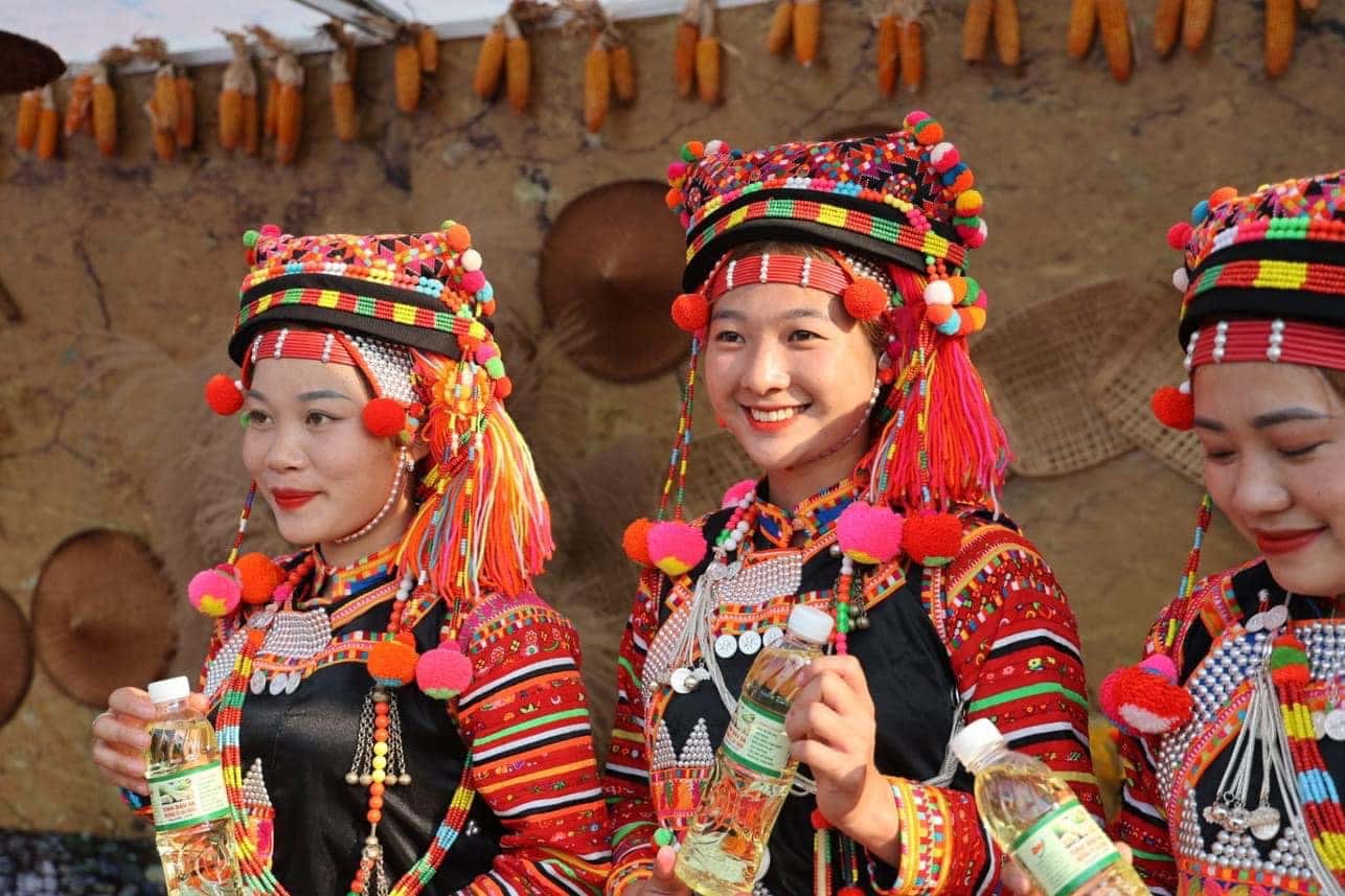 justfly lang van hoa du lich cac dan toc viet nam son tay hanoi