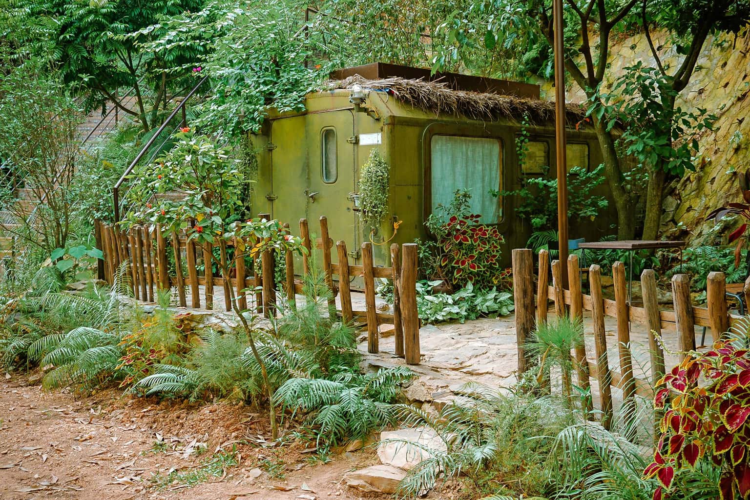khong-gian-nha-thung-sat-1-nha-ben-rung-u-lesa-homestay-soc-son-ha-noi-02