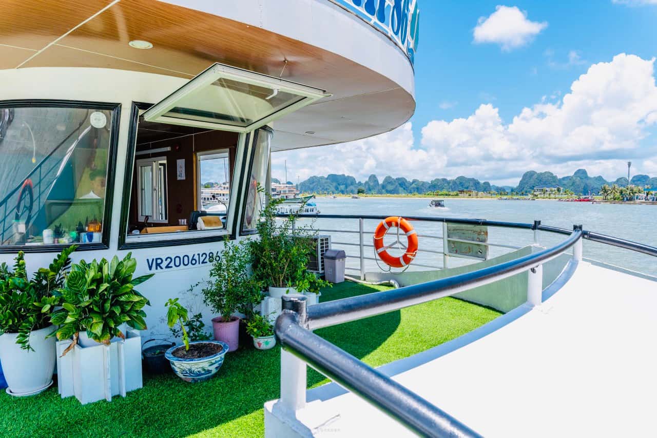 justfly 2nd floor cruise ha long