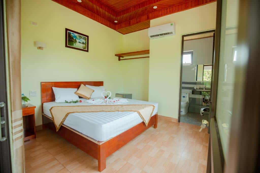 justfly king room hang mua family homestay ninh binh