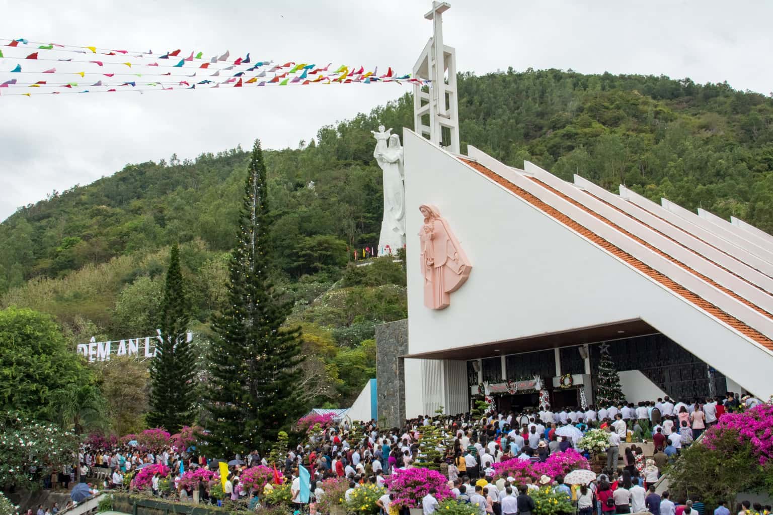 den thanh mau duc me bai dau dia diem du lich vung tau attvut34