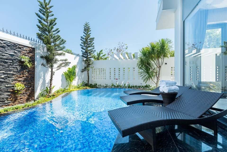 Pool loungers