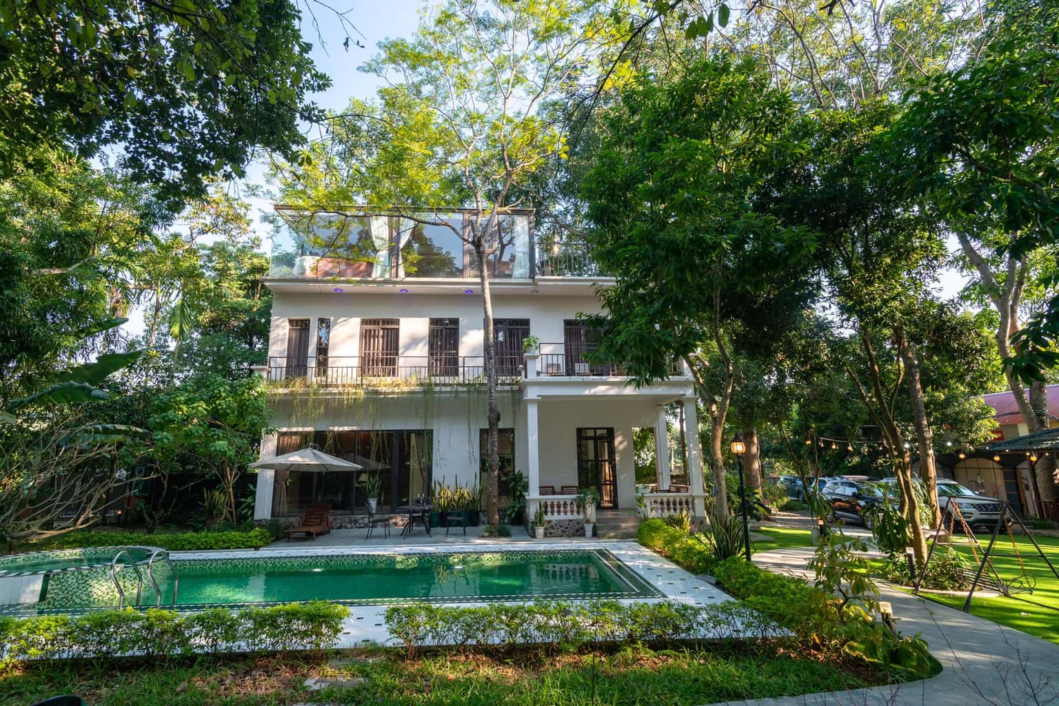 justfly white house villa by de vuz hoa binh
