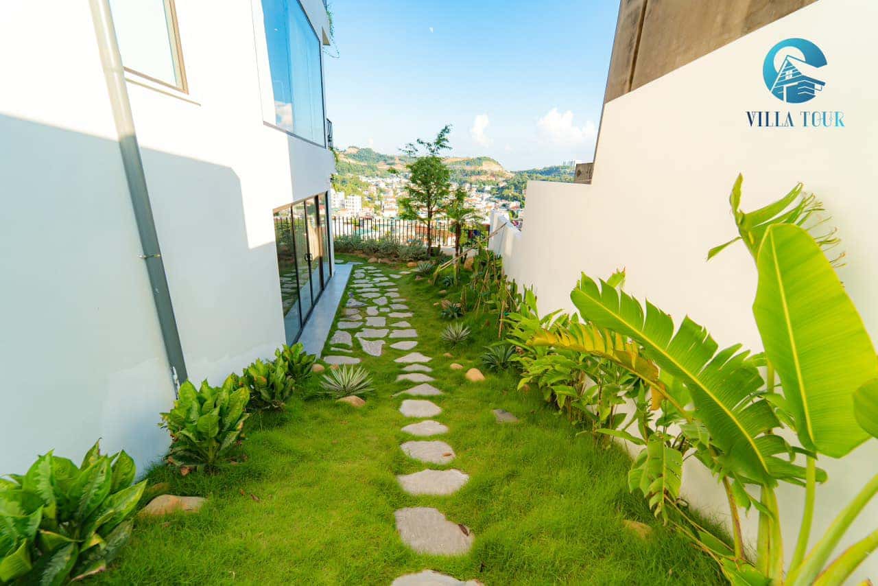 Spacious garden