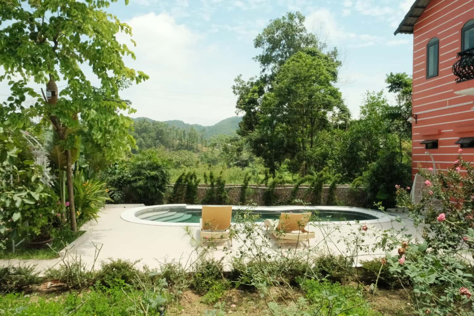 Ghế nằm bể bơi