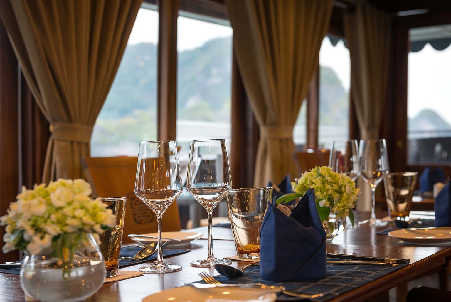 paradise peak cruise 8 cabins ha long