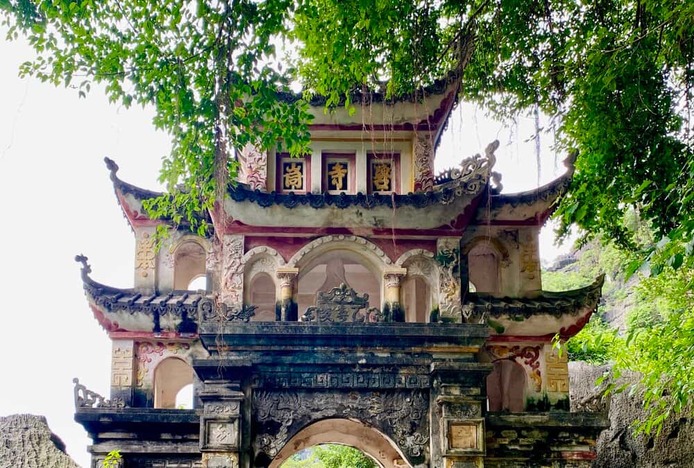 justfly chua bich dong ninh binh