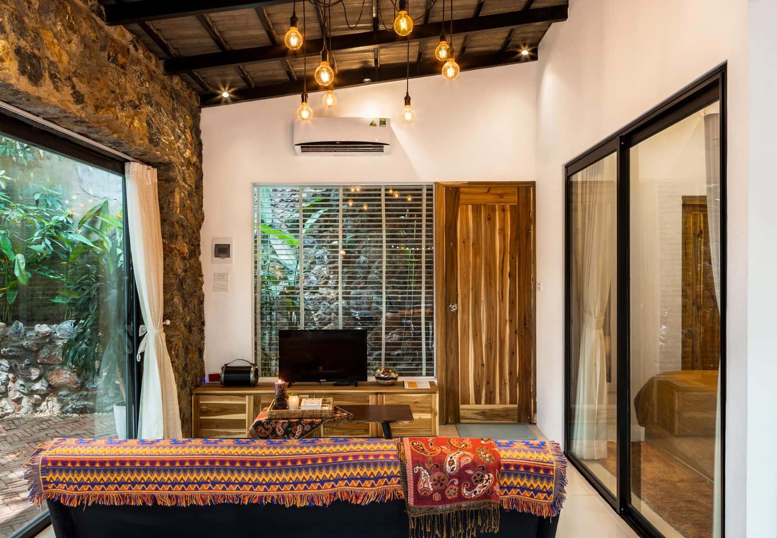 Stone House, Tây Hồ — photo 4