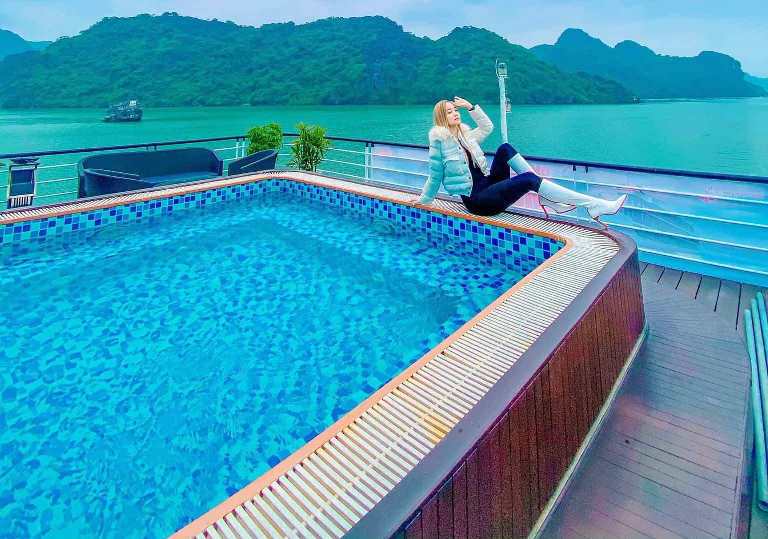 junior suite la casta 22 cabin ha long