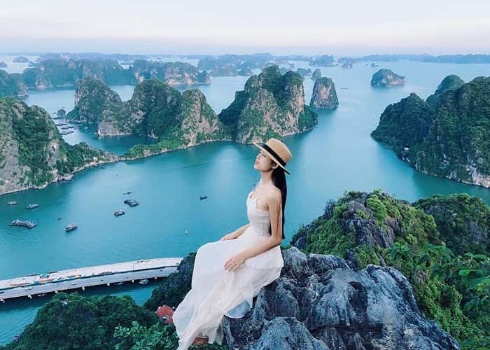 nui bai tho ha long