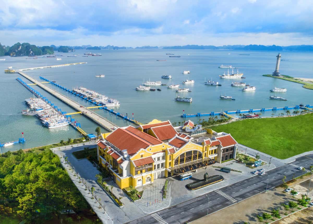cang tau quoc te dia diem du lich ha long