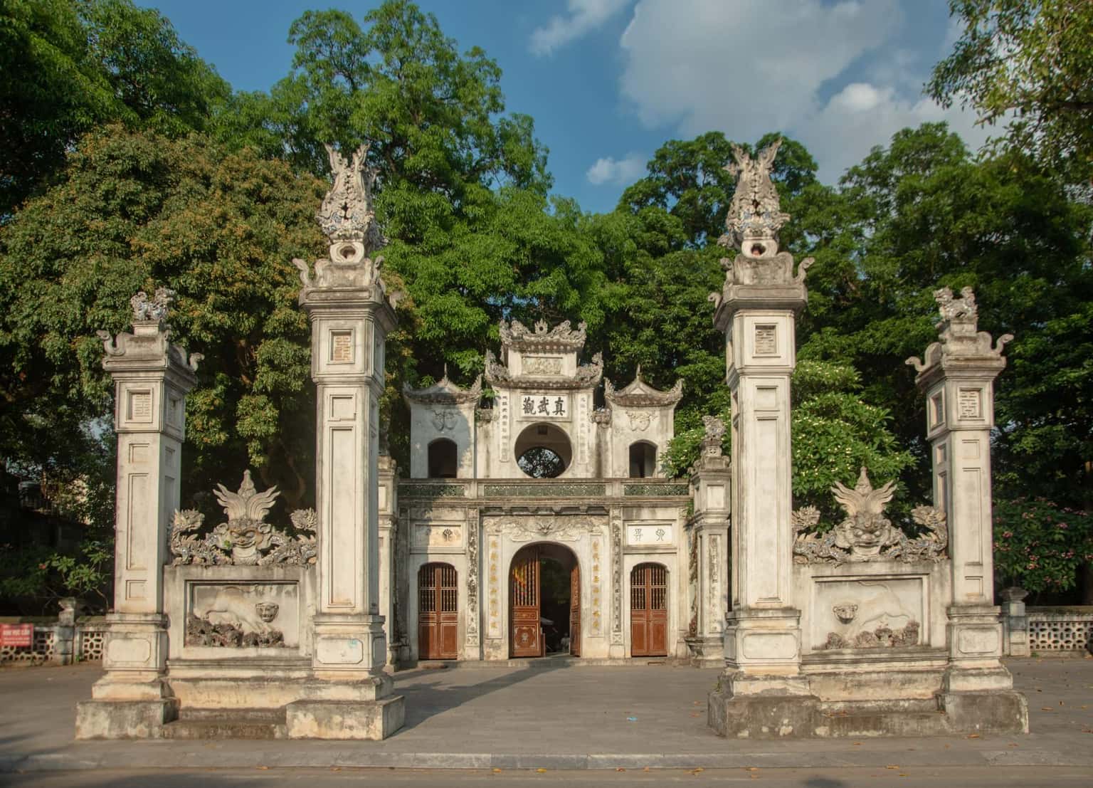justfly den quan thanh hanoi