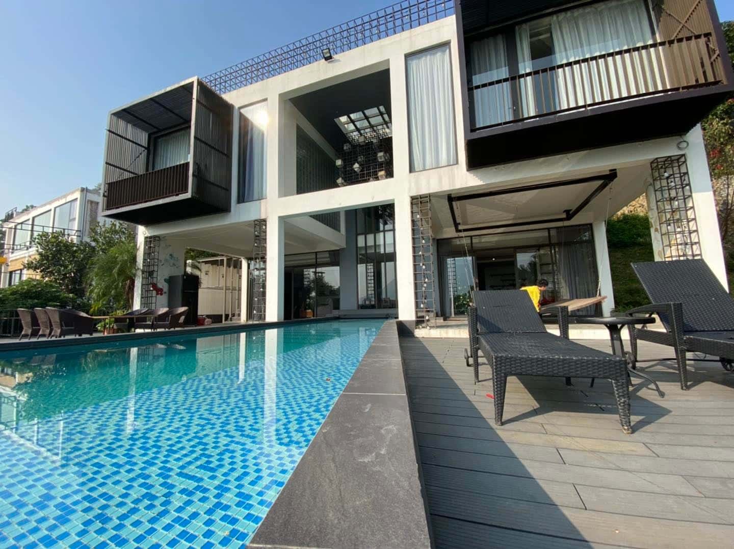 Pool loungers