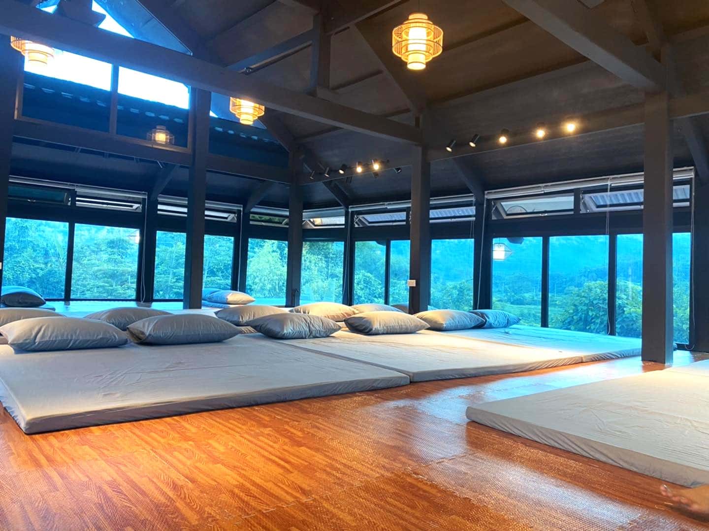 justfly nha san the night tam son retreat ba vi 